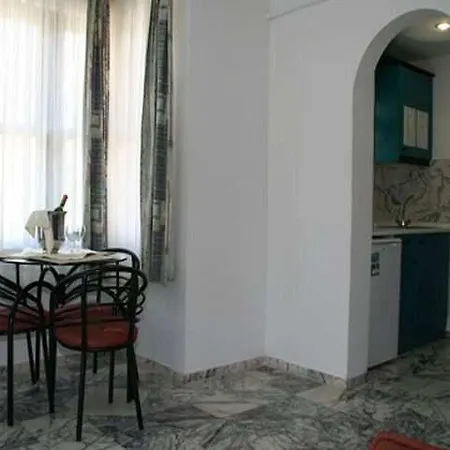 Grand Aquarium Hotel İçmeler