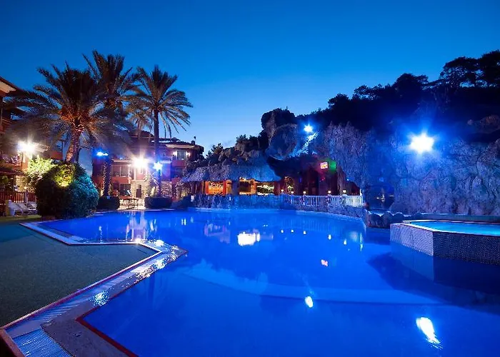 Grand Aquarium Hotel 4*